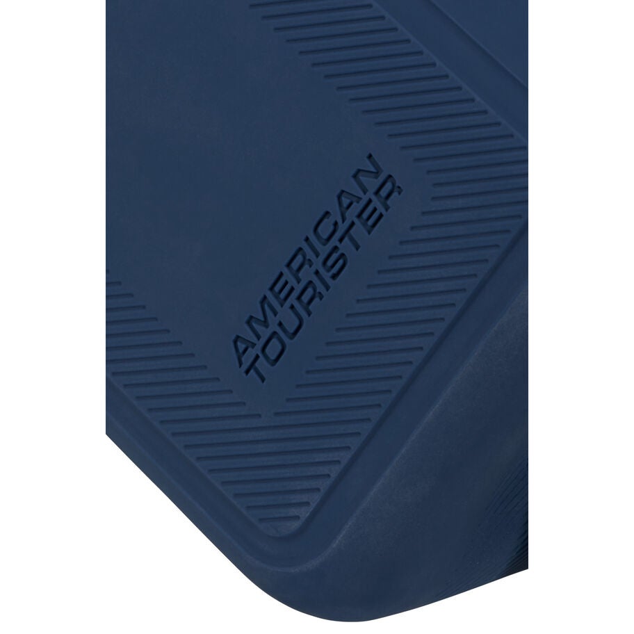 Urban Groove Toiletry Kit in the color Dark Navy. image number 4